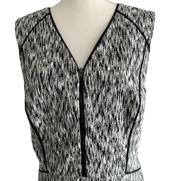 BANANA REPUBLIC Black White Patterned Work Pencil Dress Size 4 - Picture 4 of 9